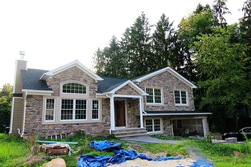 GAF HD LifeTime Timberline Shingles, James Hardie Siding/Trim, InvisiVent CertainTeed Soffit & Seamless Gutters Installation, Newark ‎DE‬ 19711